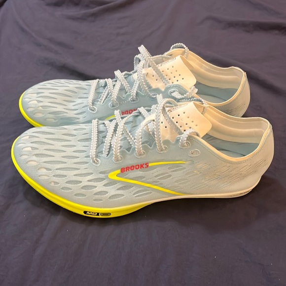 Brooks Other - NEW Brooks ELMN8 7 Track Spikes. Size 9.5M/11W.